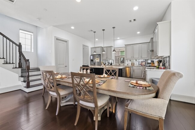 Building Photo - 1621 Rosewood St