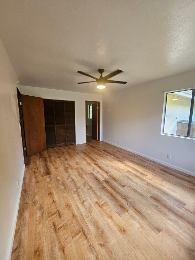 Building Photo - Beautiful 3 Bedroom Home ofd Shower Drive