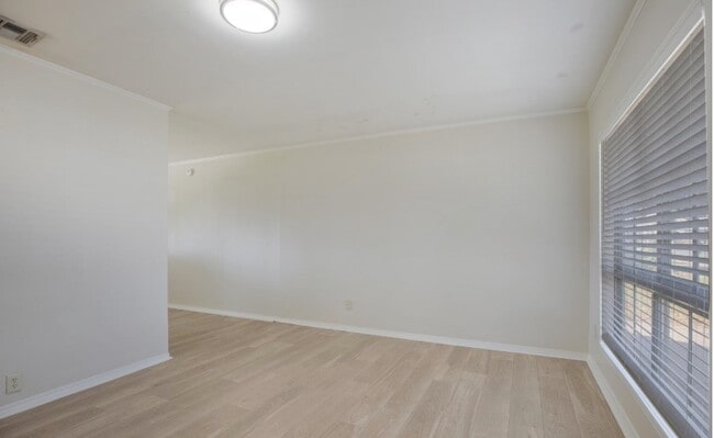 Building Photo - 701 Churchill Dr