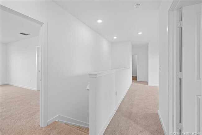 Building Photo - 2048 NE Ocean Dunes Dr