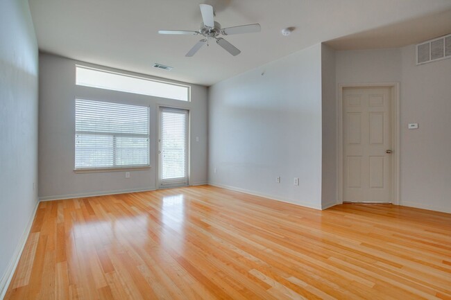 Building Photo - 2209 Hancock Dr