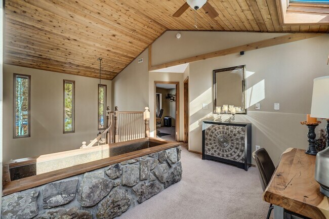 Building Photo - Stunning two-story home in Woodland Park