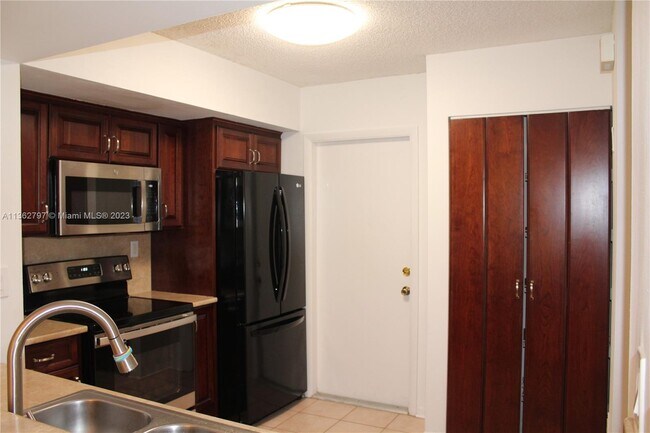 Building Photo - 9708 NW 24th Ct
