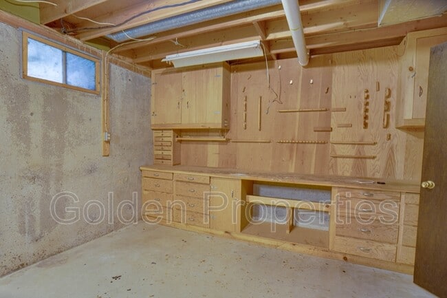 Building Photo - 1823 E Wilbur Ave