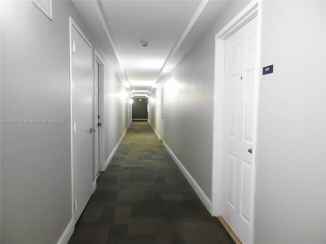 Building Photo - 3000 Coral Wy