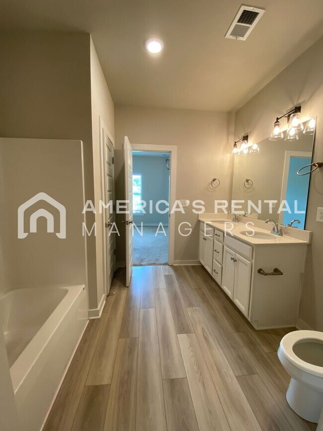 Building Photo - Home for Rent in Weaver, AL!!! Available to View Now!!