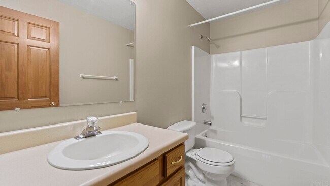 Building Photo - 811 Ivy Creek Cove