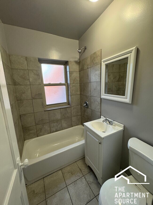 Building Photo - 4027 W Melrose St