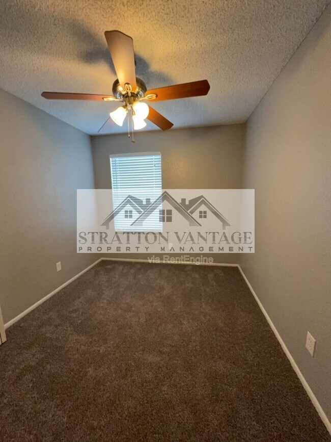 Building Photo - 5136 E Evergreen St