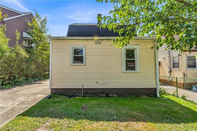 Building Photo - 19409 Raymond St