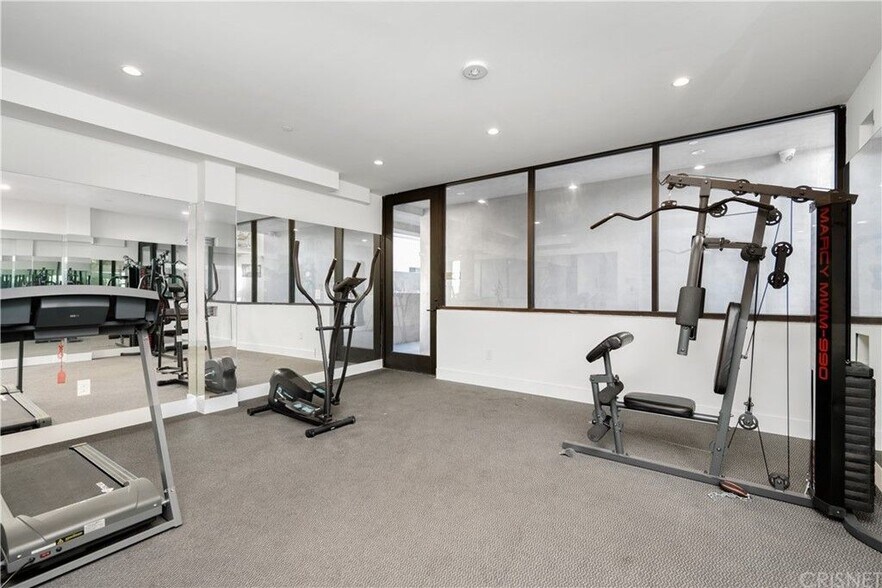 Building Photo - 5923 Laurel Canyon Blvd