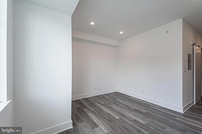 Building Photo - 1245 Ridge Ave