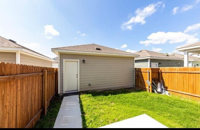 Building Photo - 2013 Arendale Dr