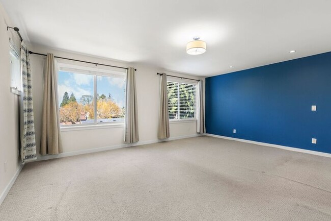 Building Photo - 25 NE Lombard St