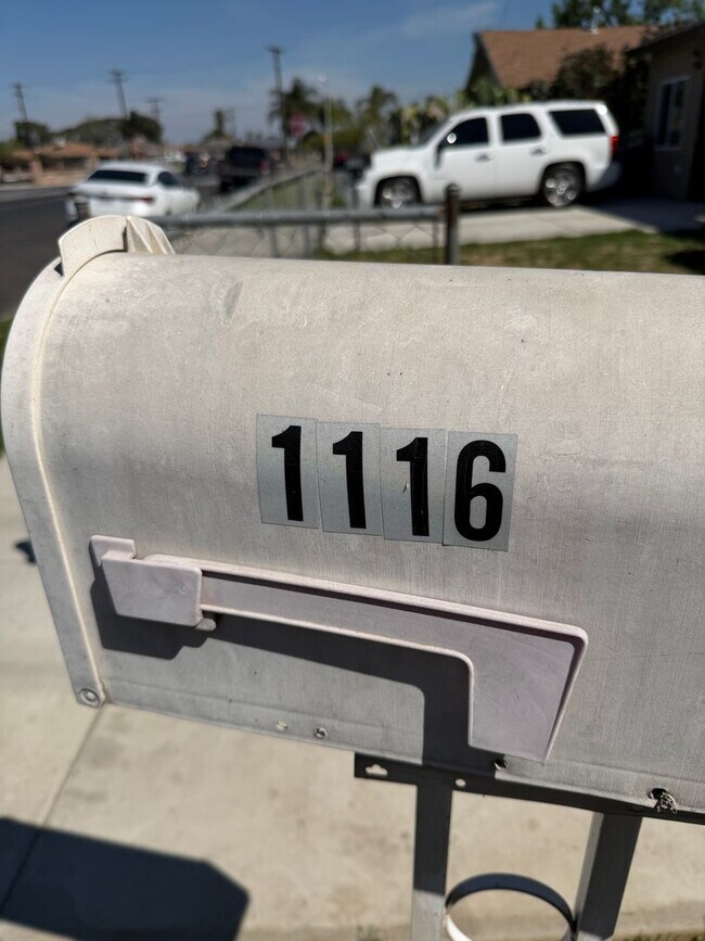 Building Photo - renovated and charming single family home in Delano - COMING SOON!