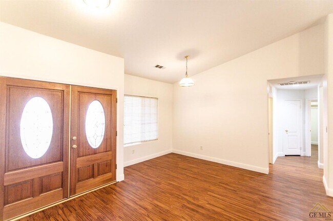 Building Photo - Charming 4 Bedroom Home in Southwest!
