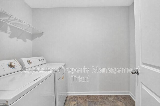 Building Photo - 3012 Highlander Pt