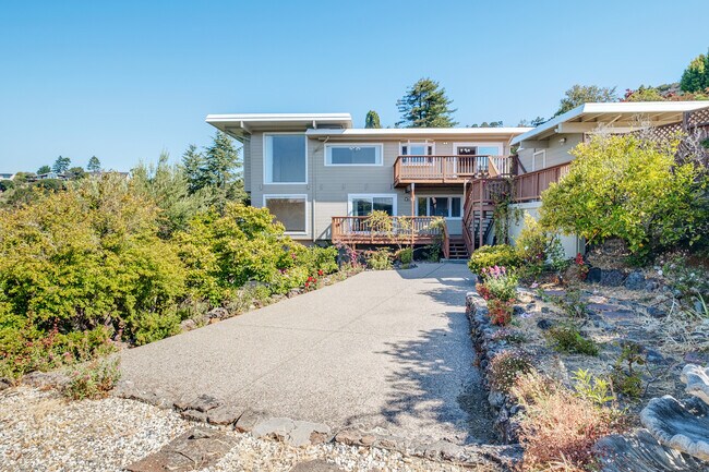 Building Photo - 90 Geldert Dr