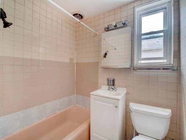 Building Photo - 276 Van Wagenen Ave