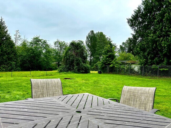 Building Photo - Rare Kent Gem, 3 BR | 3 BA | 2 DEN | 0.41 ...