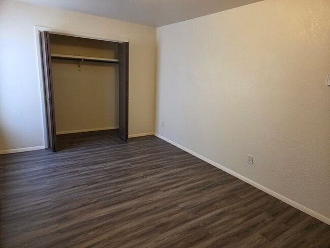 Building Photo - Cute Spacious 3 Bedroom Condo