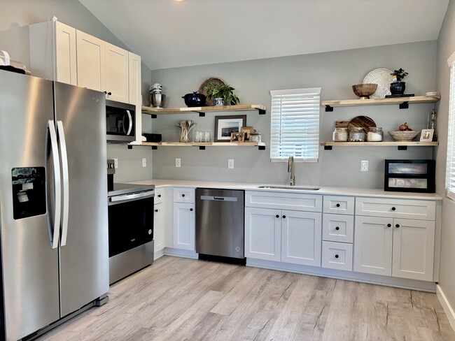 Building Photo - 150 Long Pond Loop