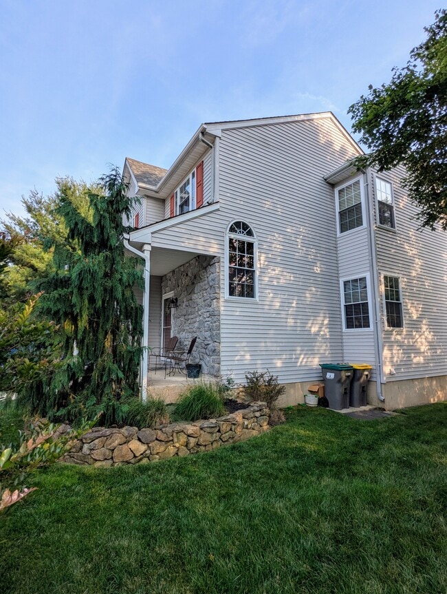 Building Photo - 9 Degas Cir