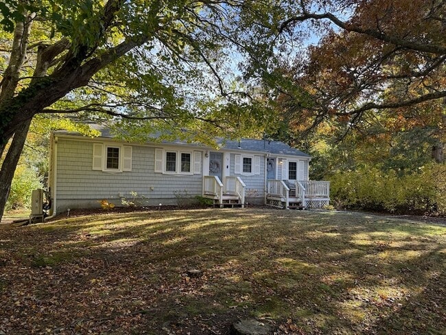 Building Photo - 28 Swan Lake Rd