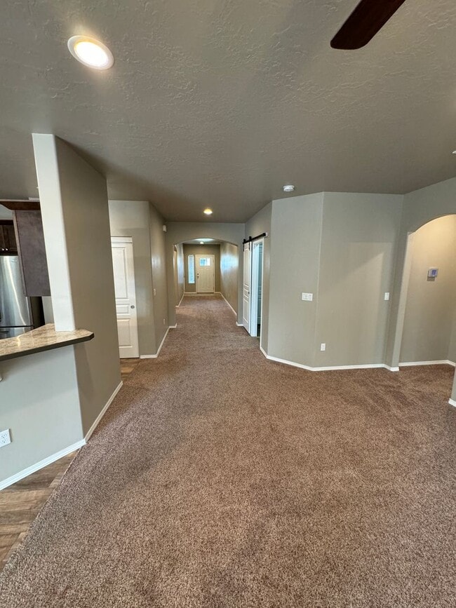 Building Photo - Charming 3-bedroom, 2-bathroom home locate...