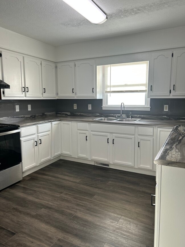 Building Photo - 1030 Finney Rd