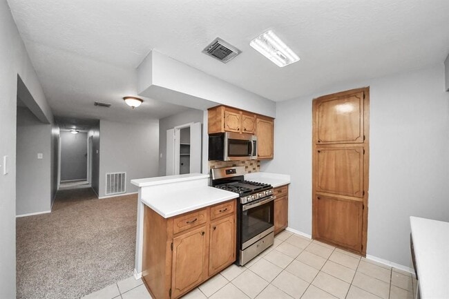 Building Photo - 2318 Hearne Dr