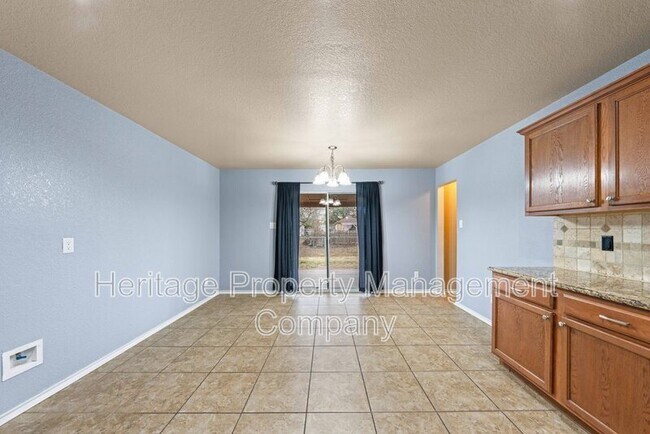 Building Photo - 915 Ridingate Farm