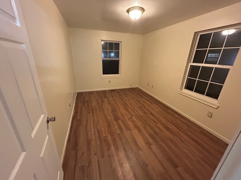 Building Photo - 608 Hope St