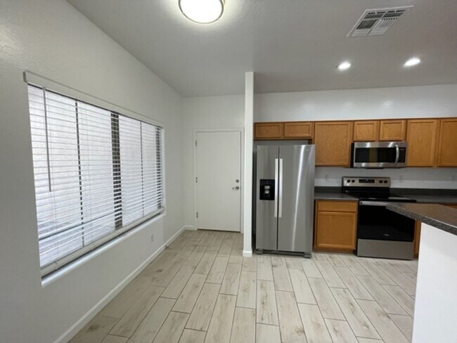 Building Photo - Chandler 3 Bedroom + Den Home | 2.5 Bath | 2-Car Garage | Warner & AZ Ave