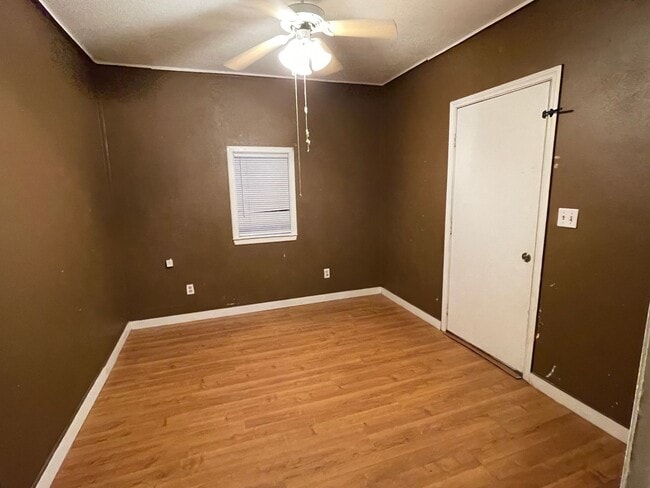 Building Photo - 605 E Main St