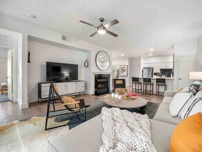 Building Photo - Pavilion Townplace at Inwood Village Apartments