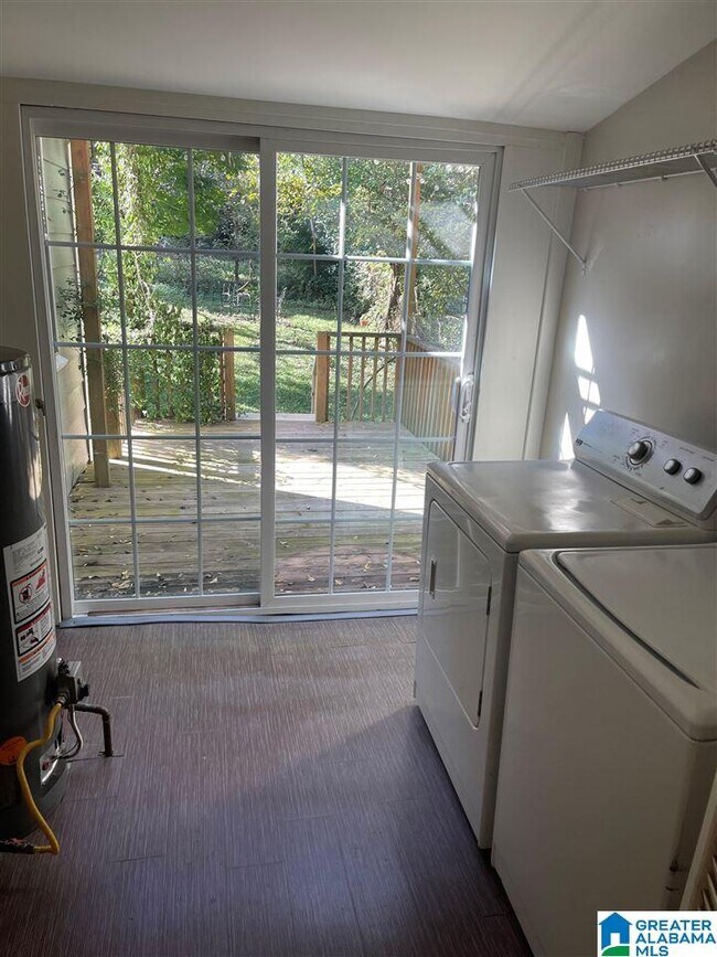 Building Photo - 712 47th Way S