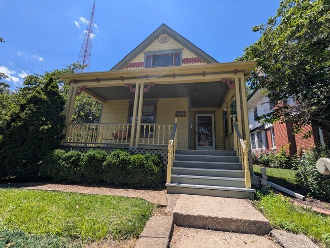 Building Photo - 3008 Oak St