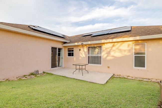 Building Photo - 2290 SW Tampico St