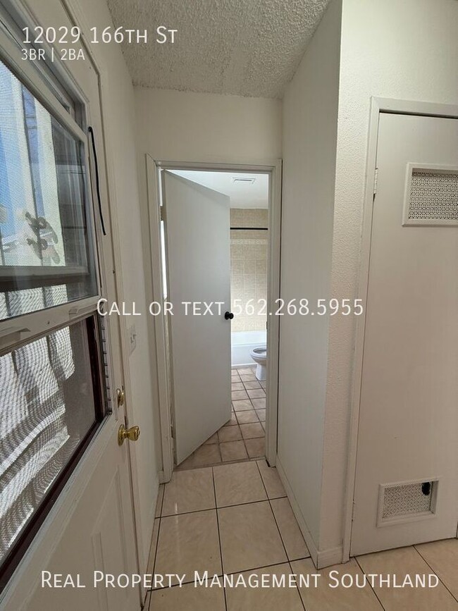 Building Photo - Three Bedroom Two Bath Home for Rent in No...