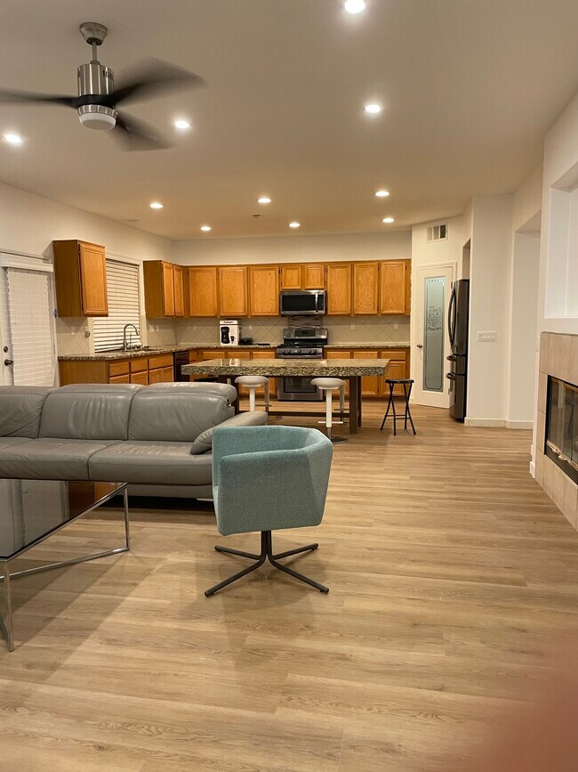 Building Photo - 38343 Bonino Dr