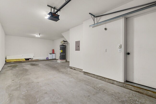 Building Photo - Spacious 2-Bed, 2-Bath Townhome Near Lynnwood & Mill Creek – Modern Comfort & Prime Location!