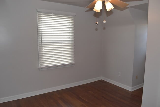 Building Photo - 1313 Bursal Ave