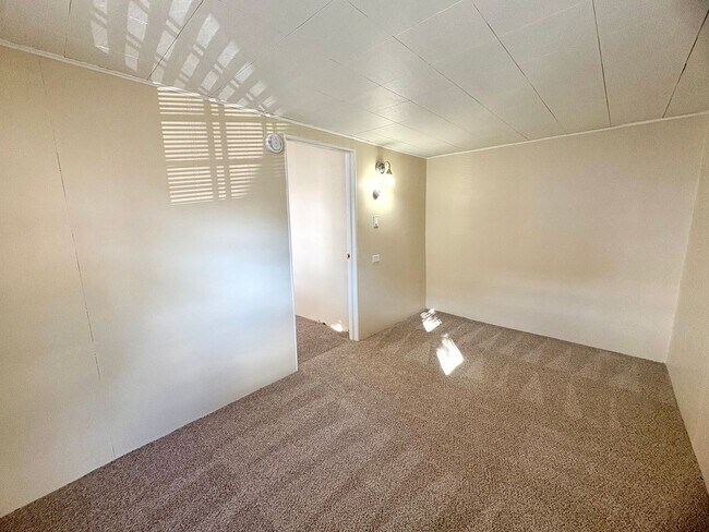 Building Photo - 165 N Hanover St