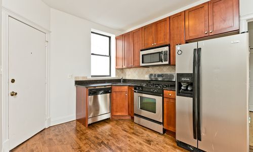 Primary Photo - 1014 W Roscoe St