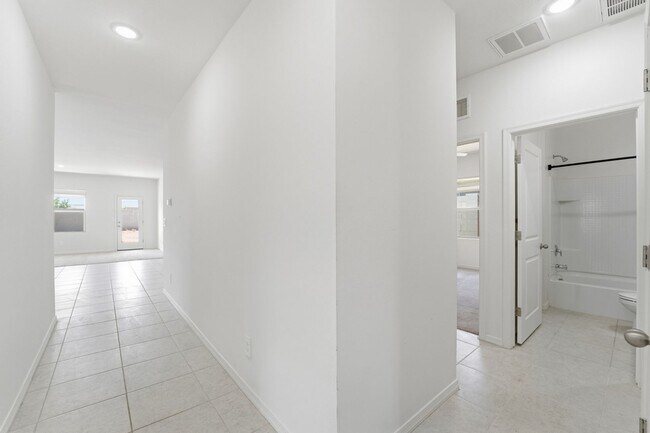 Building Photo - Modern Litchfield Park Home | 4 Bed, RV Gate + Open Kitchen