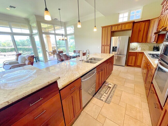 Building Photo - Luxury Island Living in Hokulani Golf Vill...