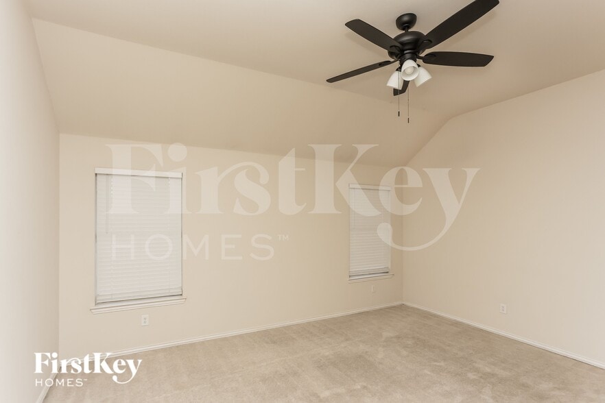 Building Photo - 3213 Bloomfield Trail