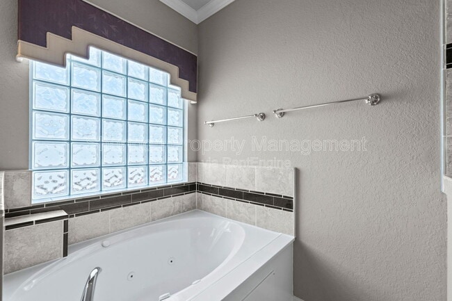 Building Photo - 2919 Royal Oaks Grove