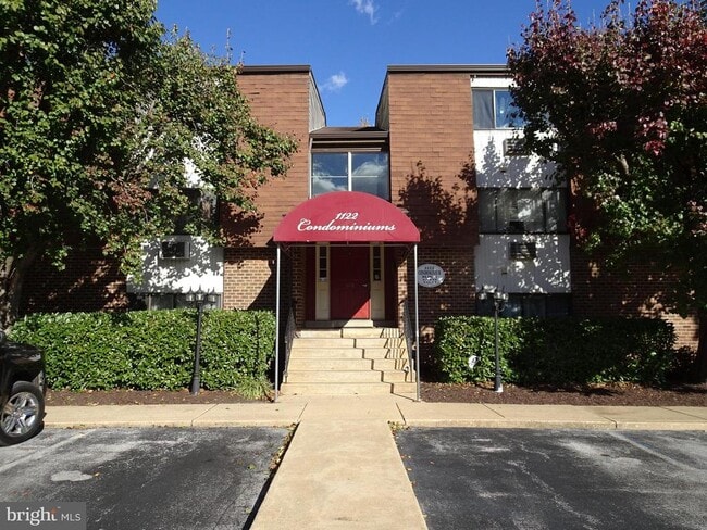 Building Photo - 610 W 11th St